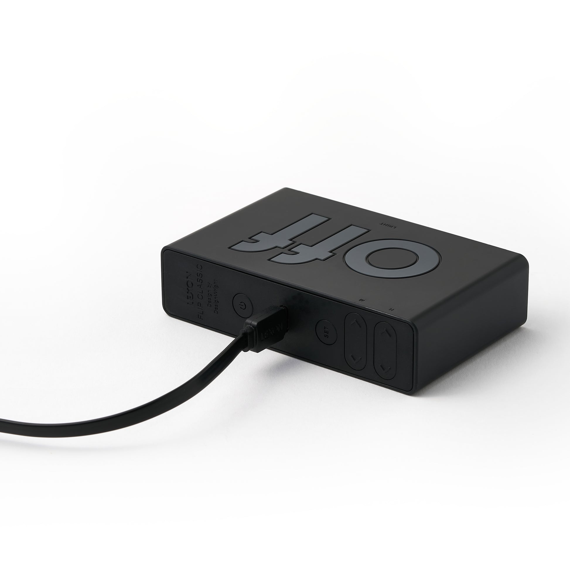 Lexon Flip Ochtend wekker, omkeerbaar, met faces on off en snooze-functie, lcd-display en aanraaklicht, radiogestuurd, van rubber, mint Lexon Flip Ochtend wekker, omkeerbaar, met faces on off en snooze-functie, lcd-display en aanraaklicht, radiogestuurd, van rubber, mint