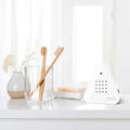 Lakesidebox Wit│Bosmeer en Eendengeluiden│Relaxound│art. 11LSB0101001│in badkamer naast tandenborstels