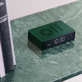 Lexon Flip Premium Wekker Donkergroen│Art. LR152DG1│op marmeren boekenplank