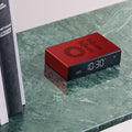 Lexon Flip Premium Wekker Rood│Art. LR152R│op marmeren plank
