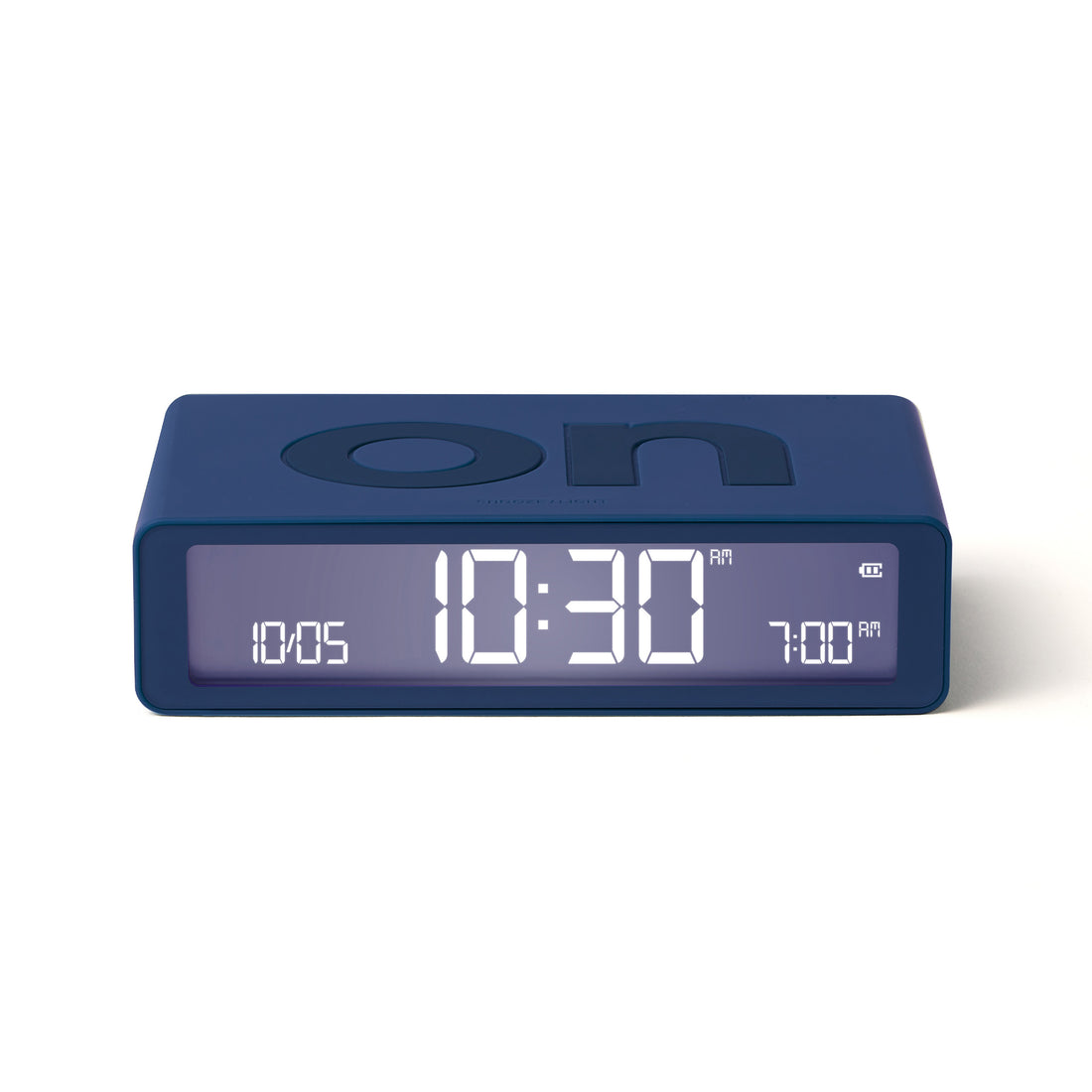 Lexon Flip+ Wekker Donkerblauw│art. LR157DB9│vooraanzicht met verlicht scherm