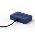 Lexon Flip+ Wekker Donkerblauw│art. LR157DB9│achterkant met USB-C oplaadkabel