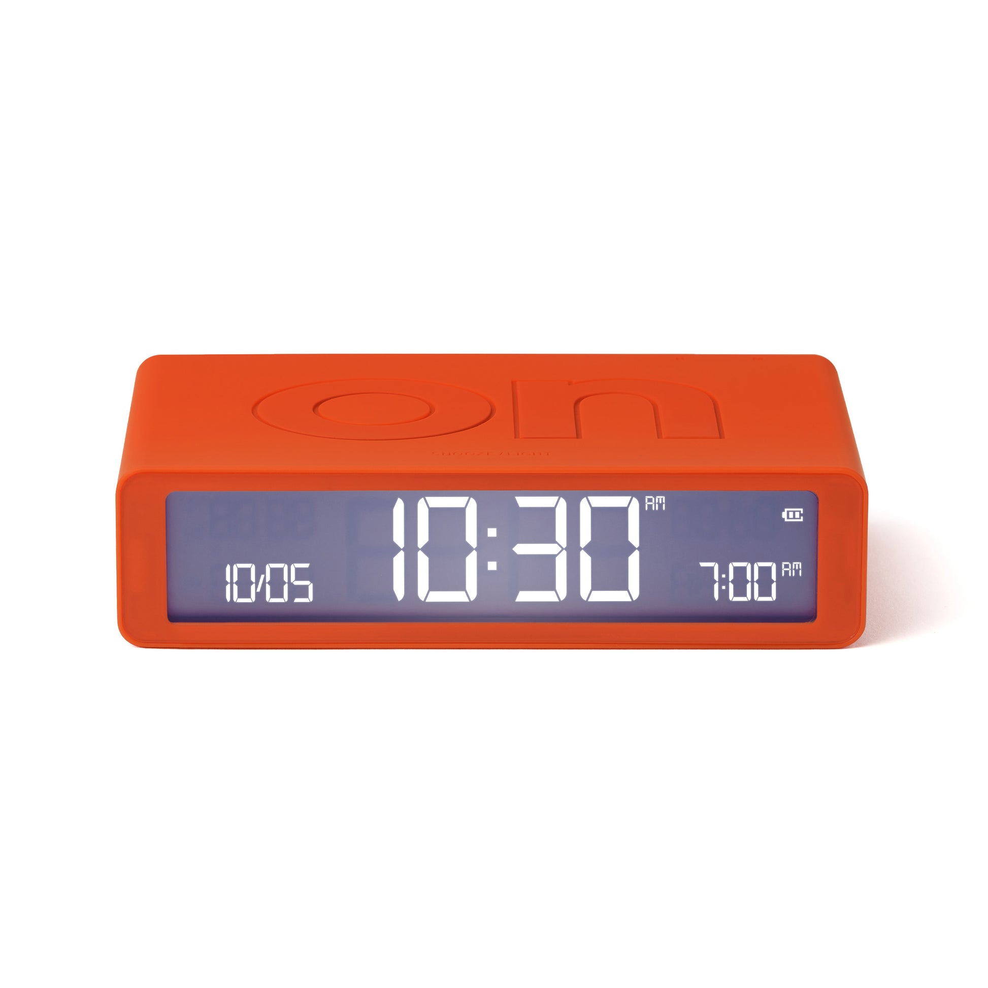 Lexon Flip+ Wekker Digitaal Oranje│art. LR157O4│vooraanzicht met verlicht scherm