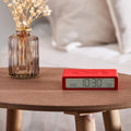 Lexon Flip+ Wekker Digitaal Rood│art. LR57R9│op houten tafeltje