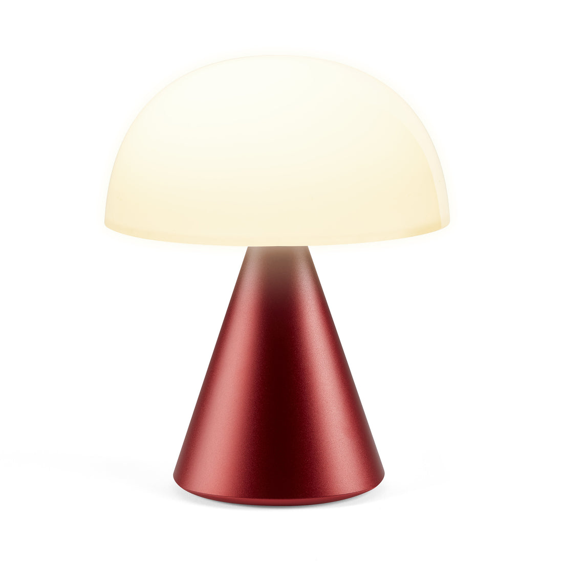 Lexon Mina Large Oplaadbare Tafellamp Donkerrood│art. LH65DR│voorkant met witte achtergrond en warm licht aan