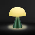Lexon Mina Medium Donker Groen│Oplaadbare Led-Lamp│art. LH64DG1│geel licht met donkere achtergrond