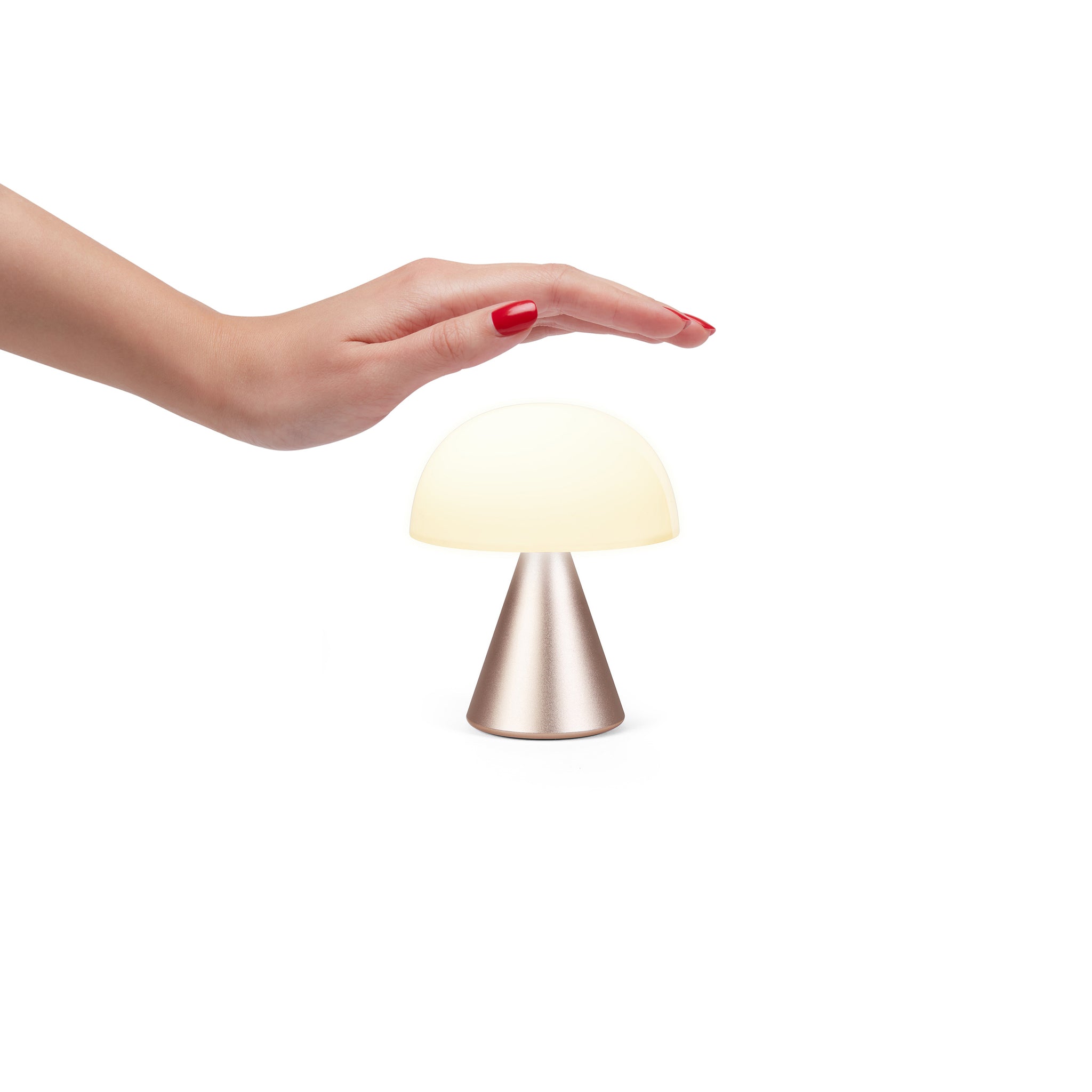 Lexon Mina Goud│Oplaadbare LED-Lamp│art. LH64MD│met hand boven lamp aan/uit