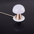 Lexon Mina Goud│Oplaadbare LED-Lamp│art. LH64MD│schuin/bovenaanzicht op draadloze oplader