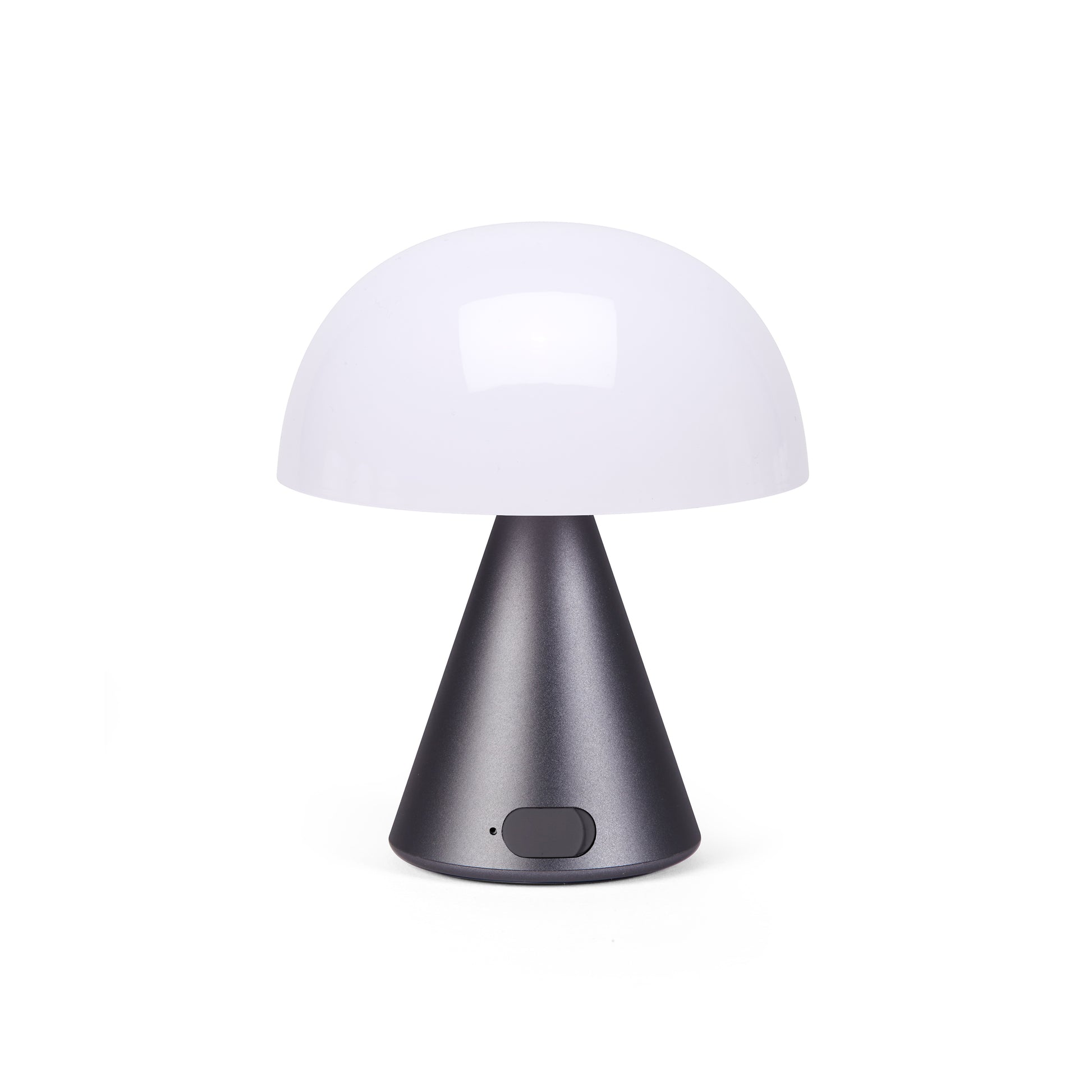 Lexon Mina Medium Gun Metal│Oplaadbare LED Lamp│art. LH64MX│vooraanzicht met USB-poort 