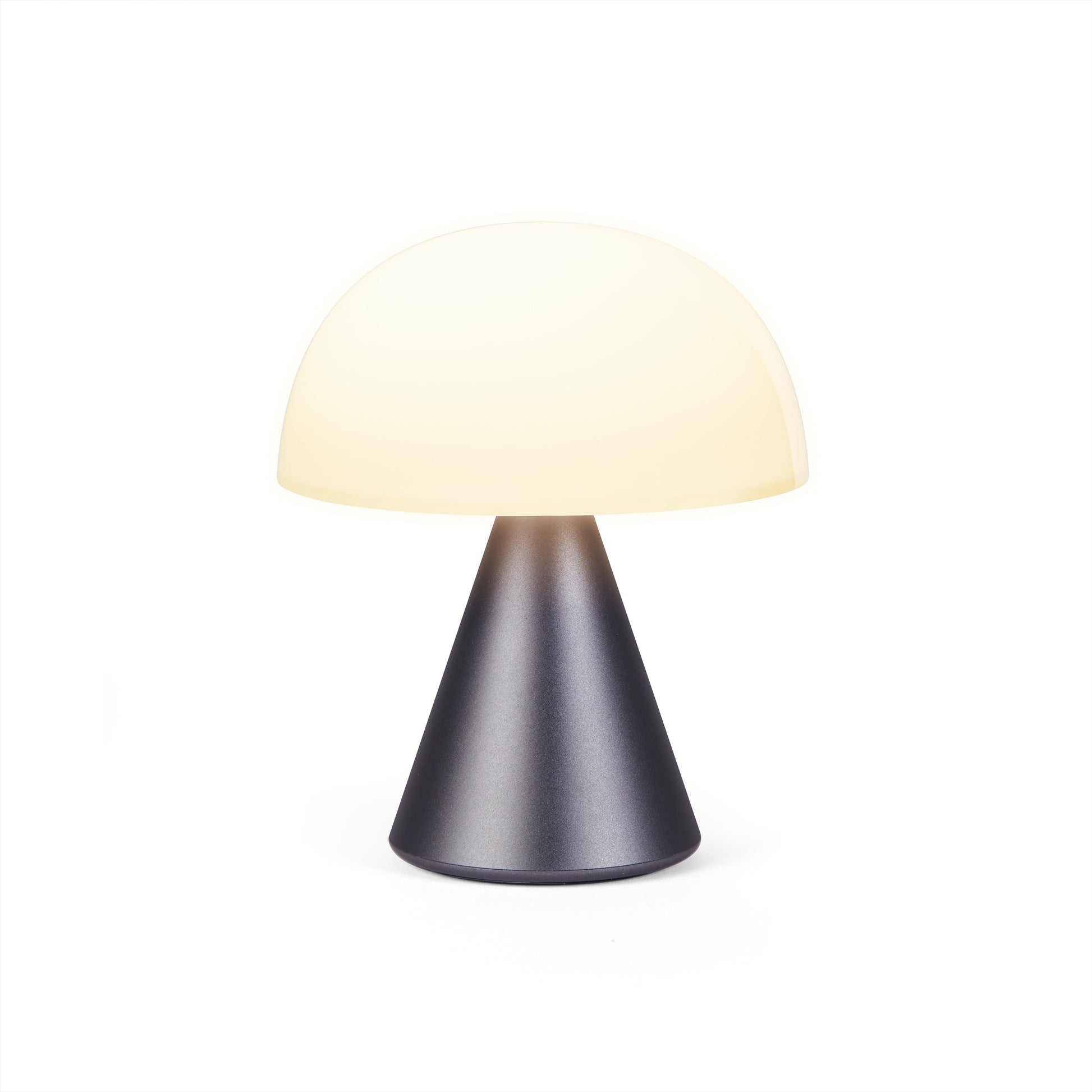 Lexon Mina Medium Gun Metal│Oplaadbare LED Lamp│art. LH64MX│vooraanzicht met warm licht