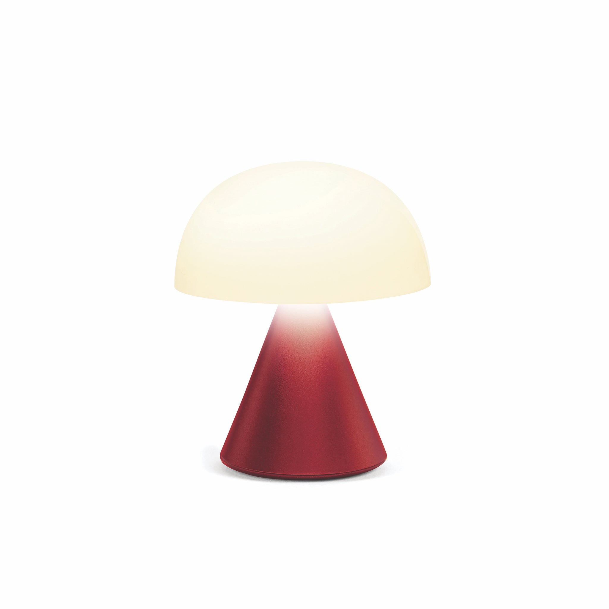 Lexon Mina Small Donkerrood│Oplaadbare LED-Lamp│art. LH60DR│vooraanzicht met warm licht aan en witte achtergrond