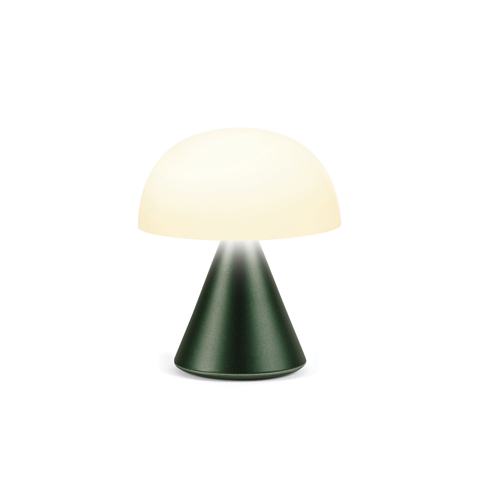 Lexon Mina Small Oplaadbare LED-Lamp Donkergroen│art. LH60DG1│voorkant witte achtergrond met warm licht aan