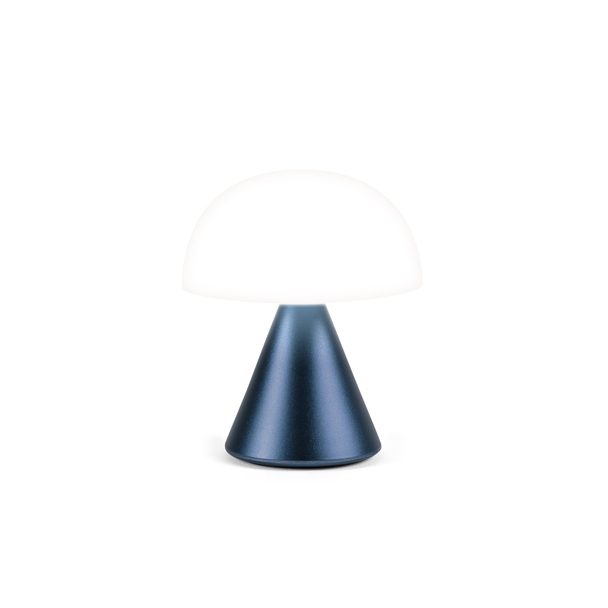 Lexon Mina Small Donkerblauw│Oplaadbare LED-Lamp│art. LH60MDB│vooraanzicht met wit licht aan