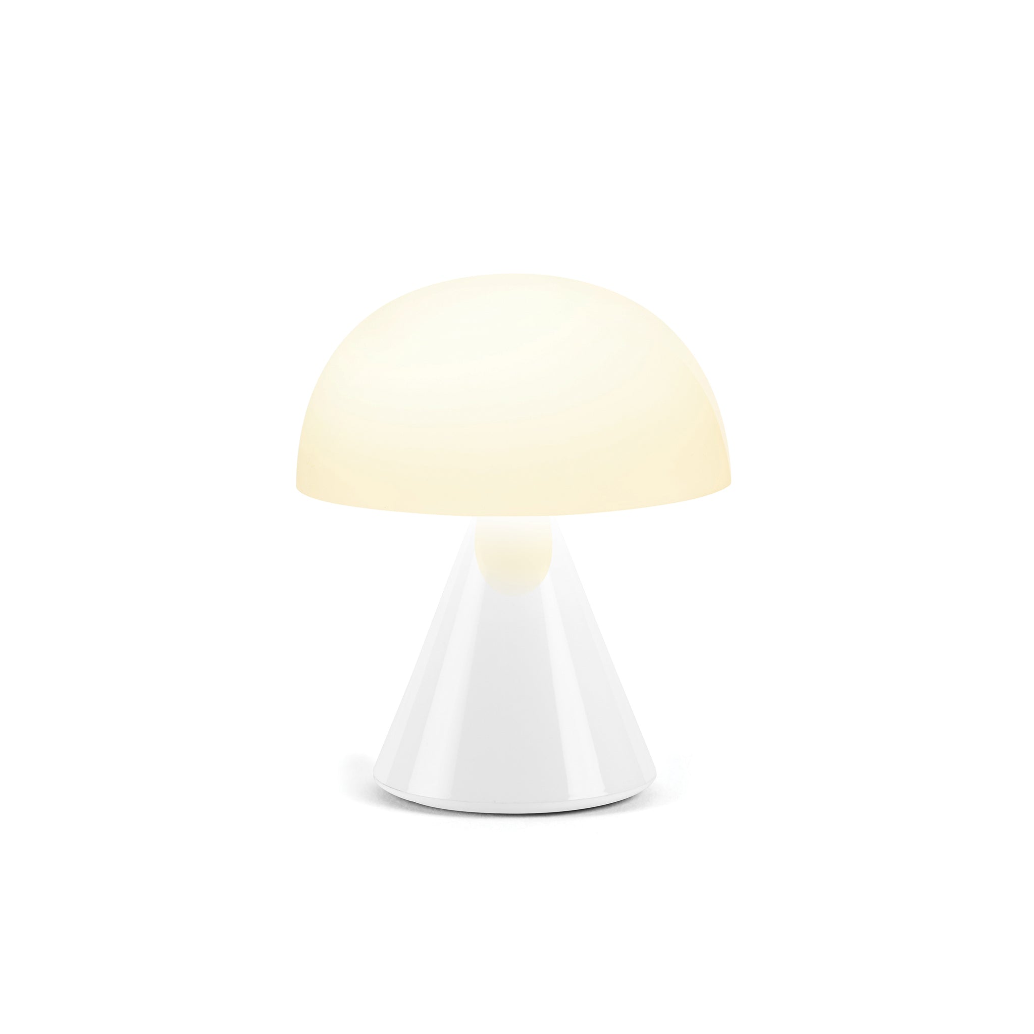 Lexon Mina Small│Oplaadbare LED lamp Glossy White│art. LH60WG│voorkant witte achtergrond met warm licht aan