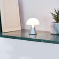 Lexon Mina Small Metallic Gold│Oplaadbare LED-lamp│art. LH60MC│op marmeren plank met licht aan