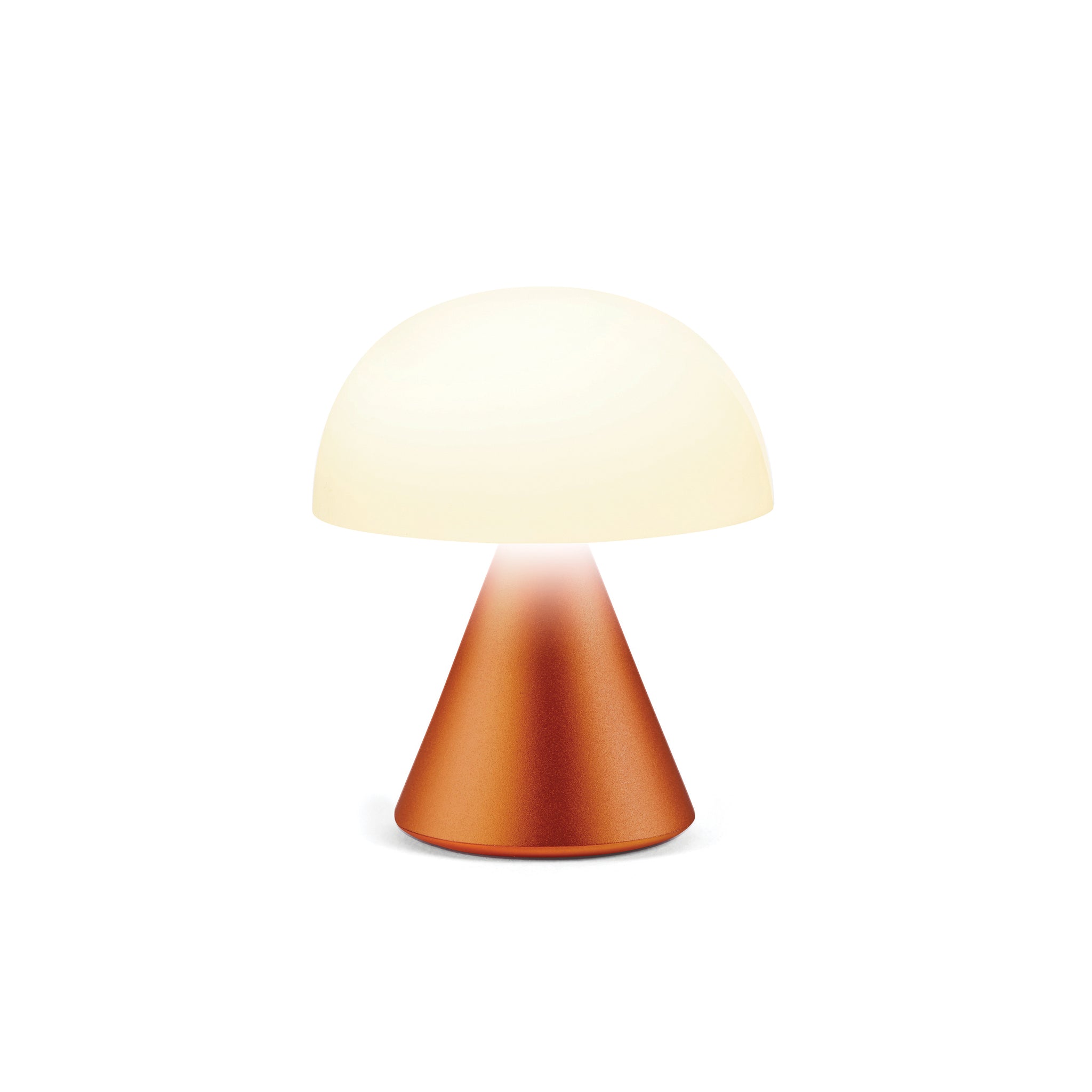 Lexon Mina Small Oranje│Oplaadbare LED-Lamp│art. LH60O1│vooraanzicht met warm licht aan