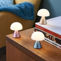 Lexon Mina Small Roze│Oplaadbare LED lamp│art. LH60MLP│met goud en lichtbauw op houten kastje