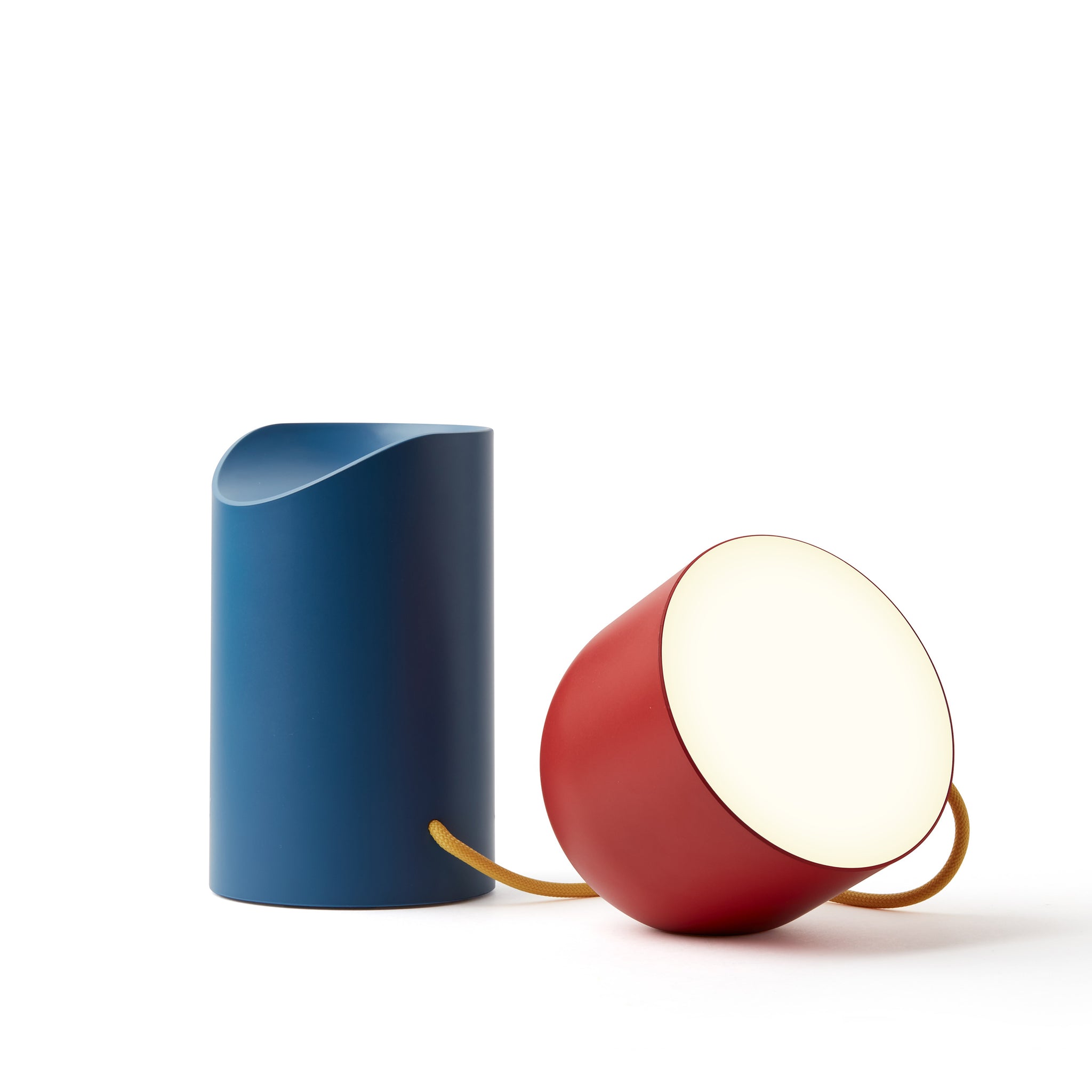 Lexon Orbe Duck Blue&Red│Oplaadbare Tafellamp│art. LH88DRY│lamphoofd los met witte achtergrond