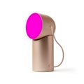 Lexon Orbe Goud│ Oplaadbare Tafellamp│art. LH88D│vooraanzicht met magenta licht aan