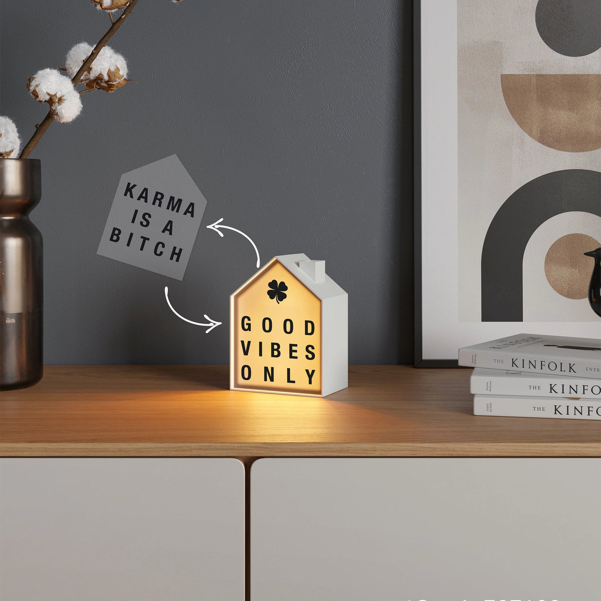 Lumicasa Wit op dressoir met vinylplaat Good Vibes Only