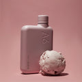 Memobottle Stainless Steel Waterfles Roze - vooraanzicht schuin met Pink salt. 