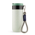 Vooraanzicht Dopper Travel Mug large 400ml Forest Green met Wrist Cord Black & Sandy Black