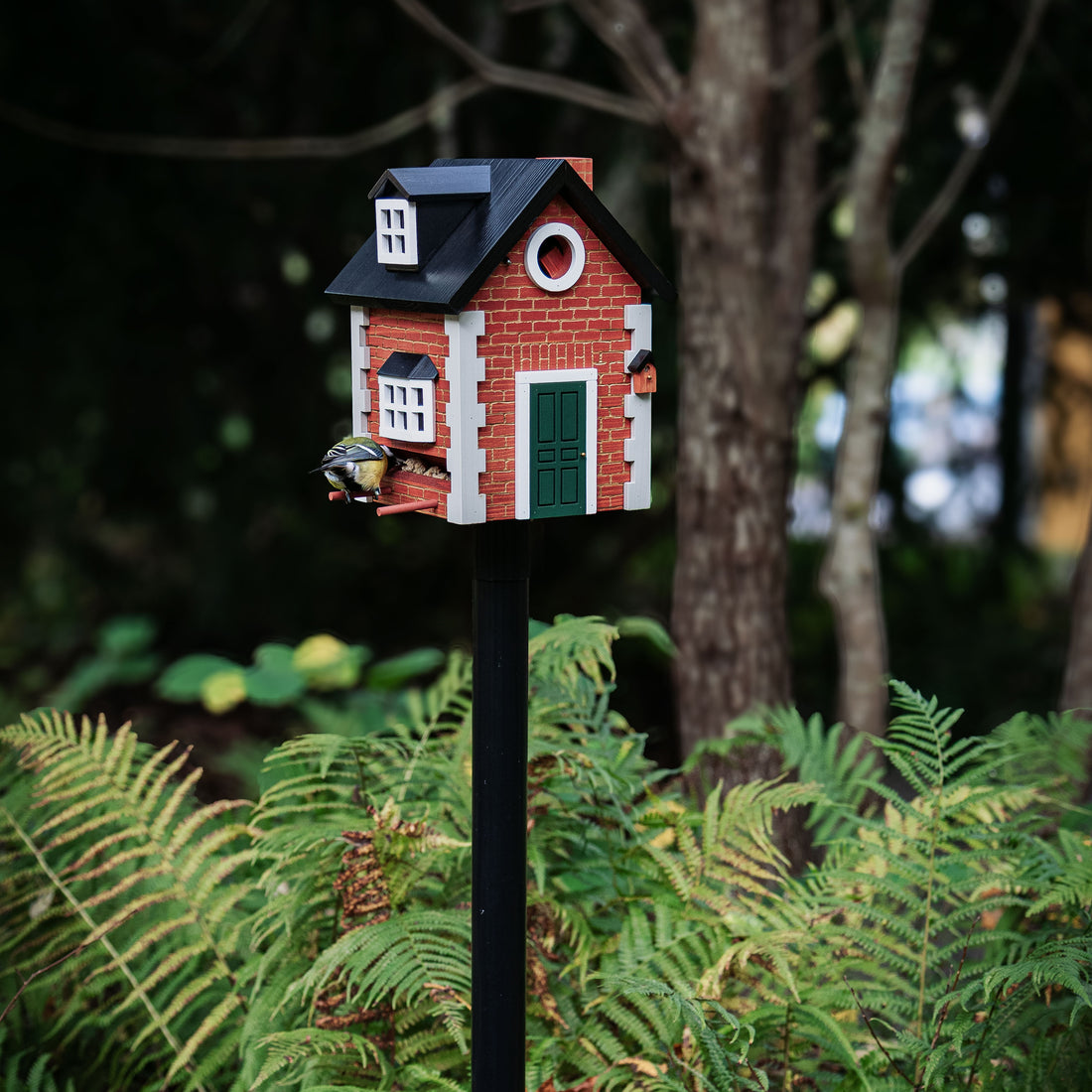 Multiholk Brick Cottage Wildlife Garden│art. WG1113│voorkant schuin