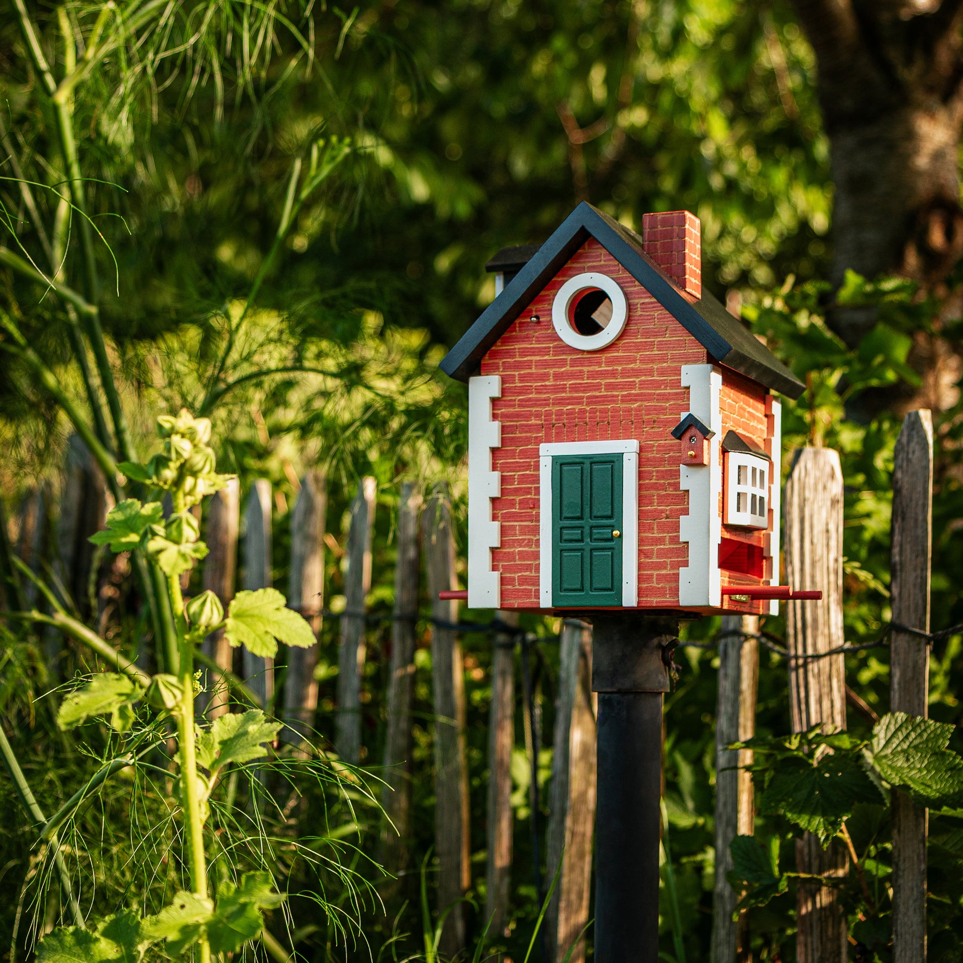 Multiholk Brick Cottage Wildlife Garden│art. WG1113│op pal in tuin