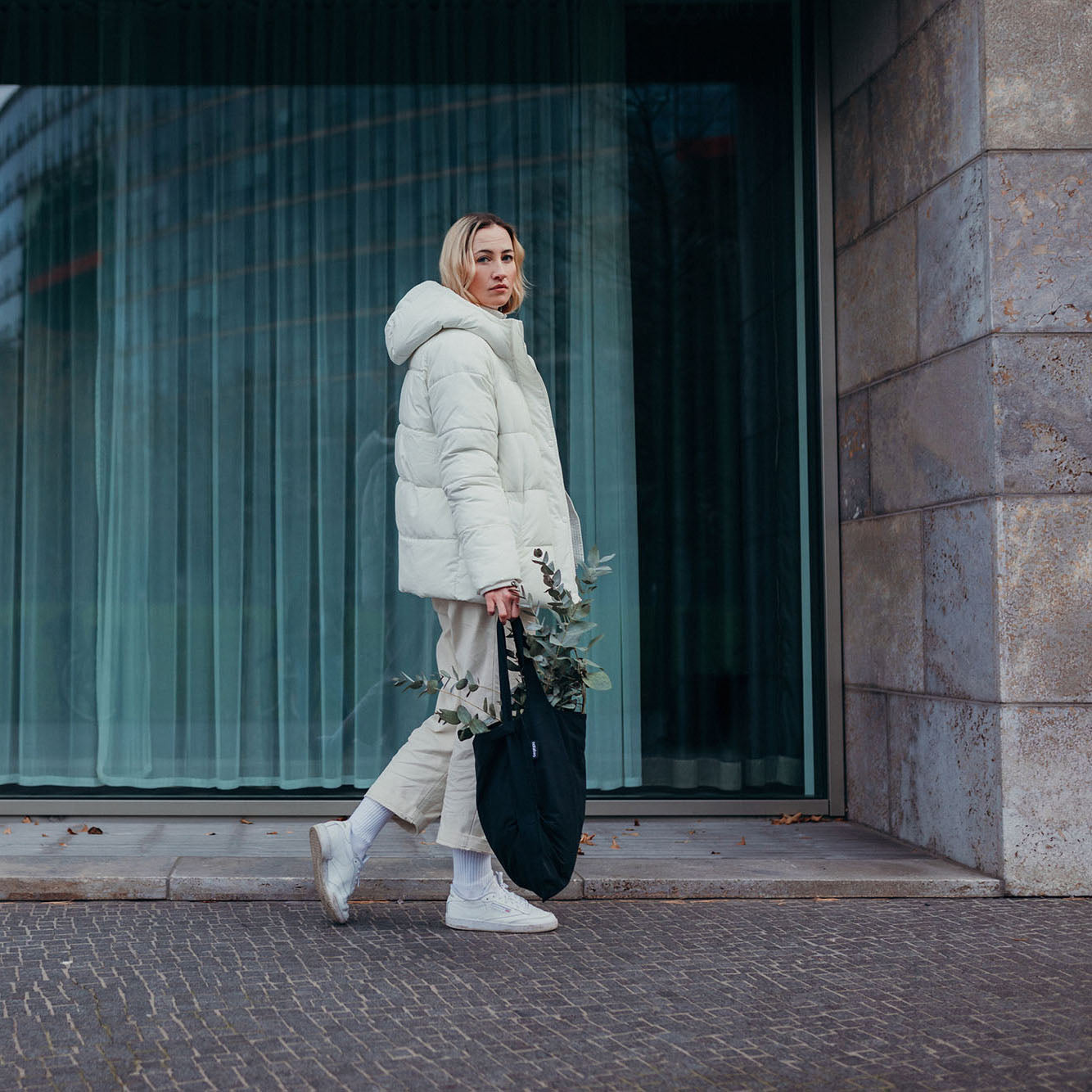 Notabag Zwart│art. NB-O-BK5│vouw met shopper met planten voor raam