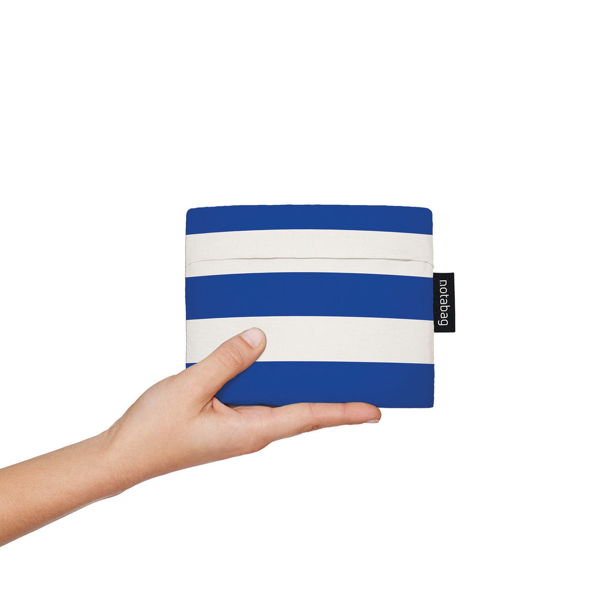 Notabag Marine Stripes opgevouwen in het bijhorende tasje