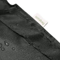 Detail des wasserabweisenden Etiketts von Notabag Recycled Schwarz