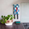 Blusdeken Naaais Rode Peper│Fire Blanket│art. FB01PEP│in keuken naast plant