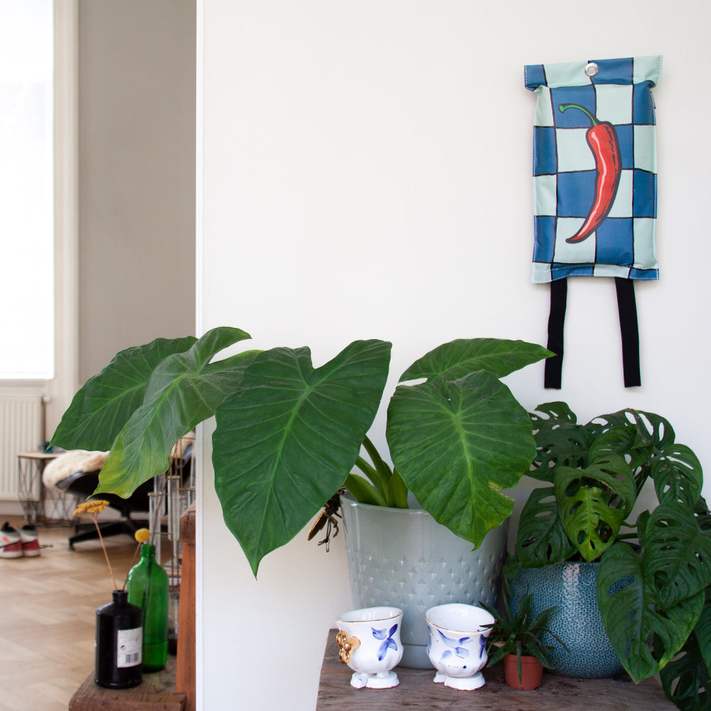Blusdeken Naaais Rode Peper│Fire Blanket│art. FB01PEP│aan wand boven planten
