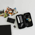 Nähe hard Shell Case Zwart│Opbergmap│HIthtide│art. GB277-BK│bovenaanzicht geopend naast camera