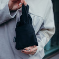 Woman unfolds the black Notabag