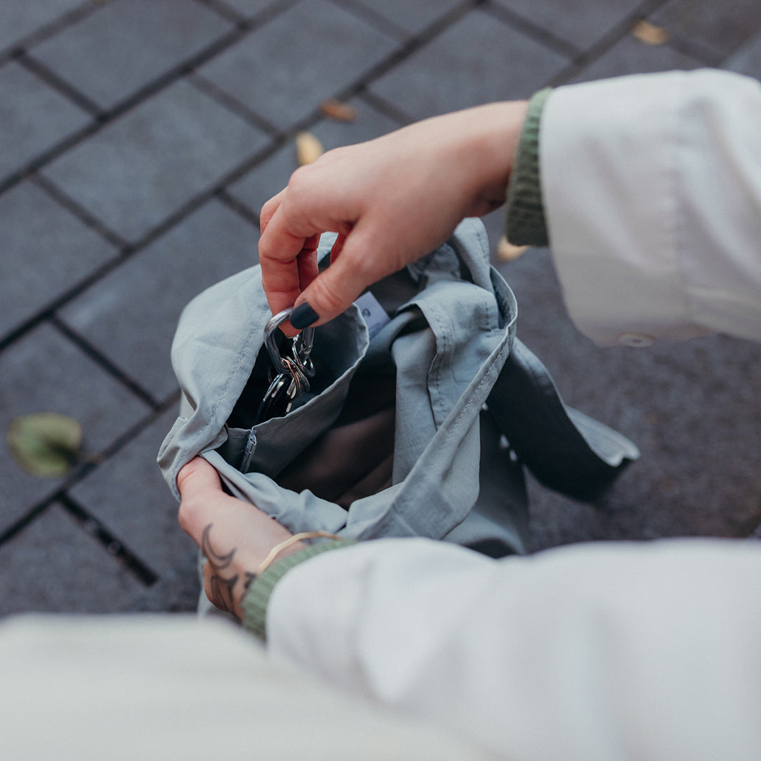 Grijze Notabag shopper met sleutels in het binnenvakje
