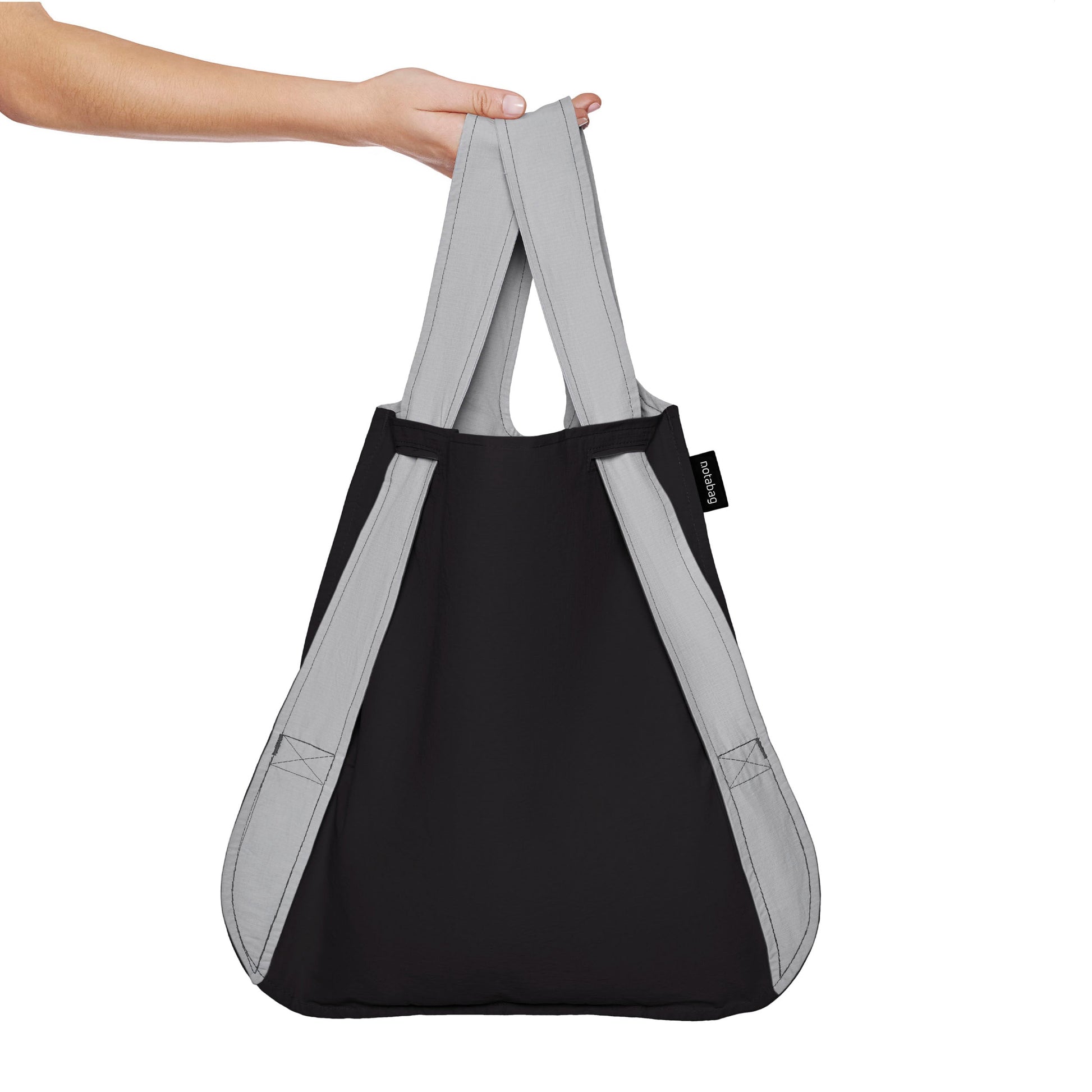 Notabag Grijs & Zwart shopper vastgehouden in de hand