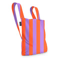 Notabag Red & Purple Stripes als rugzak tegen witte achtergrond