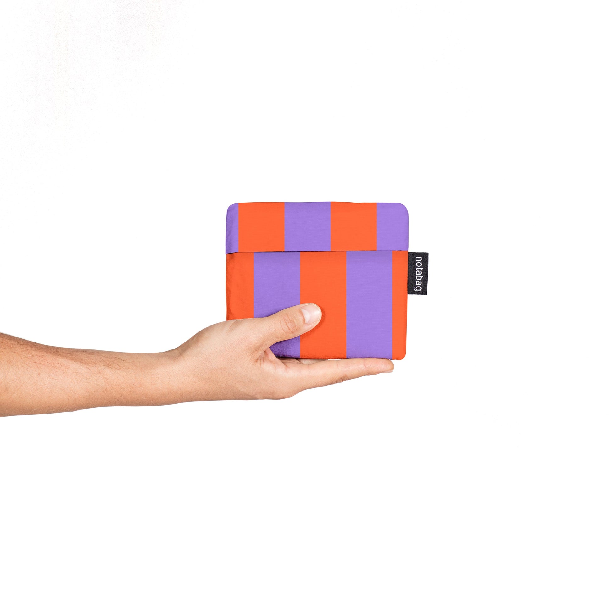 Notabag Red & Purple Stripes opgevouwen als klein pouchje