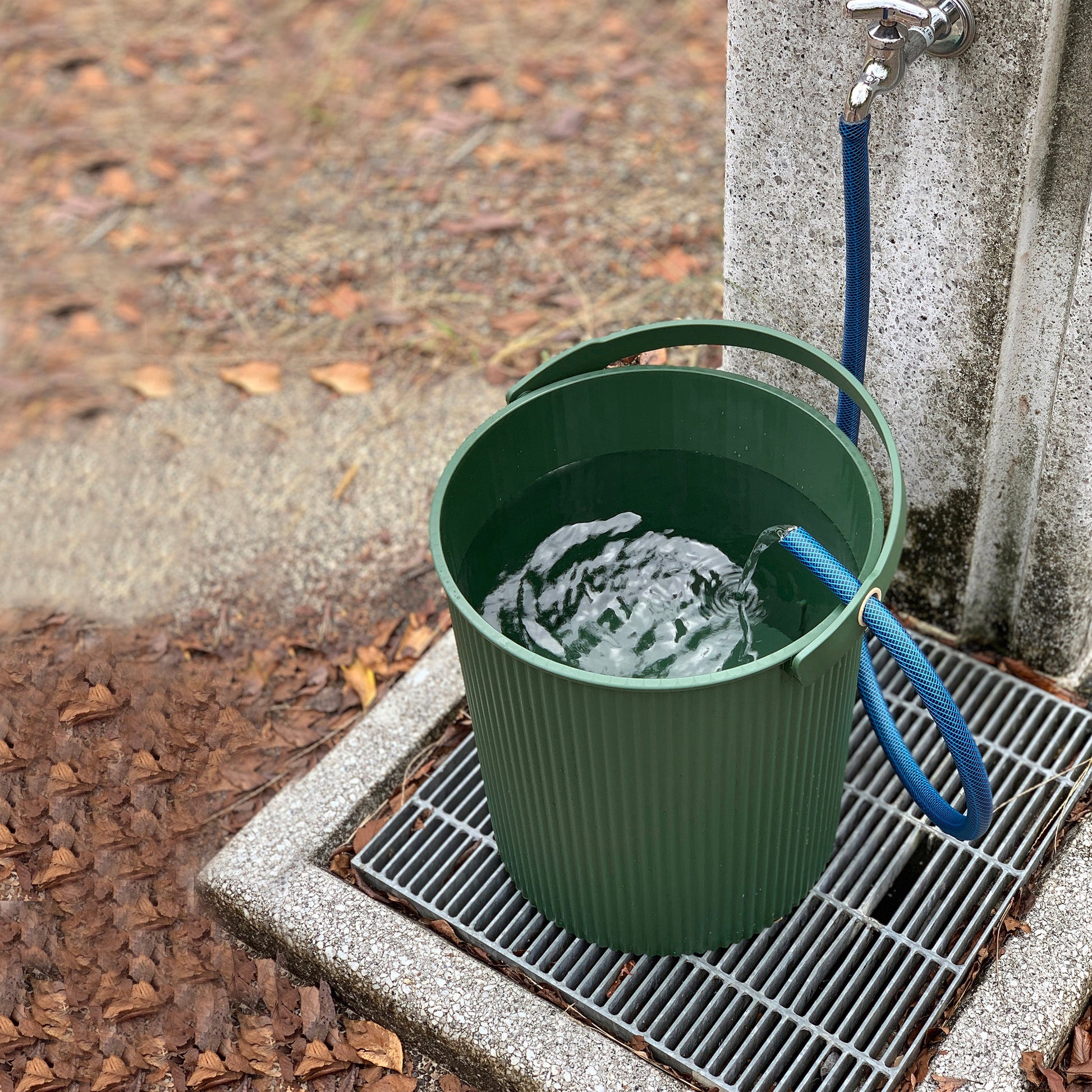 Opbergemmer Omnioutil Large Groen│Hachiman│art. 234708│met waterslang aan buitenkraantje