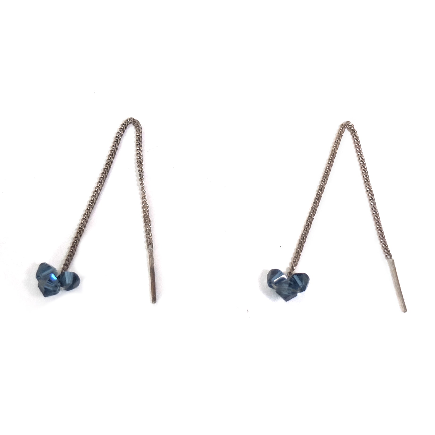 Swarowski Oorbellen Petrol o3 Lang│Hester Zagt│bovenaanzicht liggend met gebogen ketting