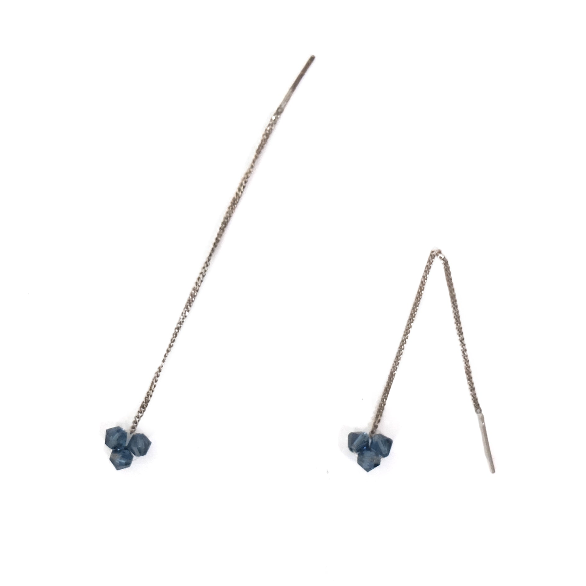 Swarowski Oorbellen Petrol o3 Lang│Hester Zagt│bovenaanzicht liggend met rechte en gebogen ketting