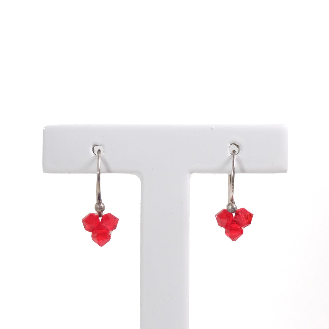 Swarowski Oorbellen Rood o3│Hester Zagtclose-up op houder