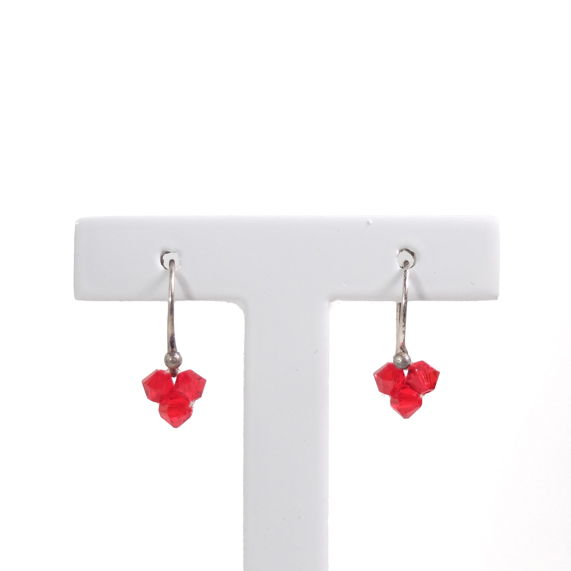 Swarowski Oorbellen Rood o3│Hester Zagtclose-up op houder