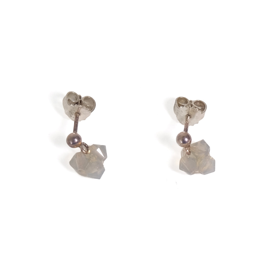 Swarowski Oorbellen Smoky o3│Hester Zagt│close-up op houder