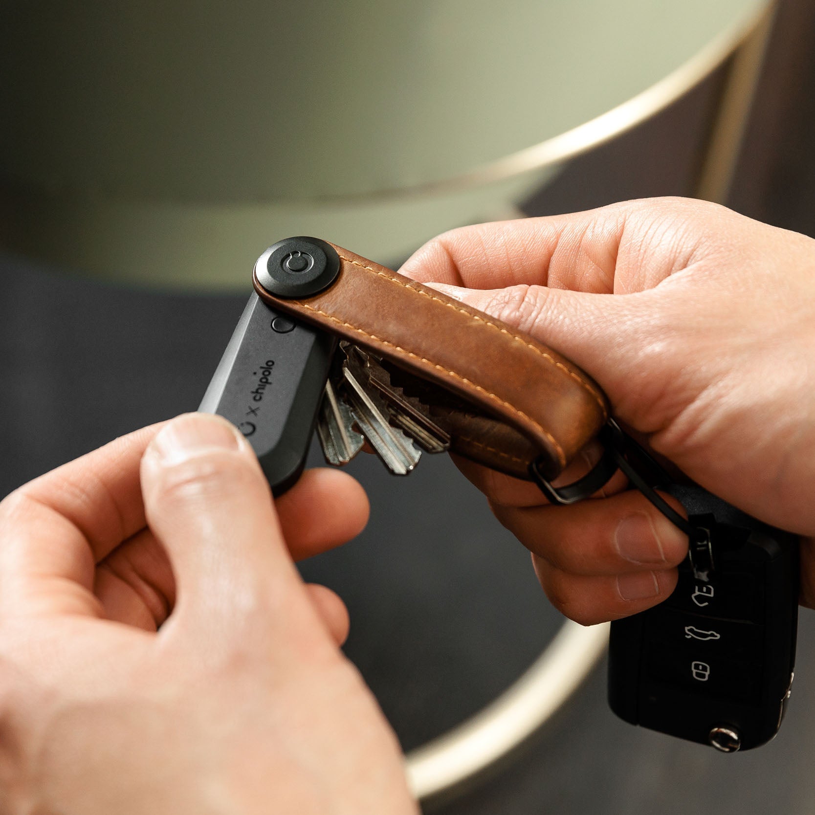 Orbitkey x Chipolo Tracker V2 Black│art. TBT2-BLK-104│in sleutelhouder met autosleutel