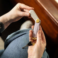 Orbitkey  Chipolo Tracker V2 Stone│art. TBT2-GRY-104│in sleutelhouder lila