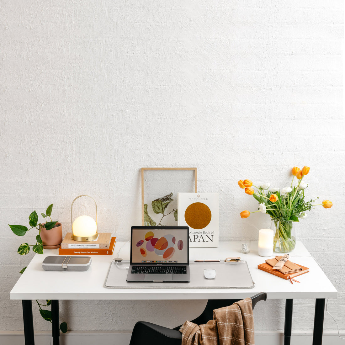 Orbitkey Desk mat Large Stone│Buro Organiser│art. DKMT-LG1-STGY│bovenaanzicht met toetsenbord