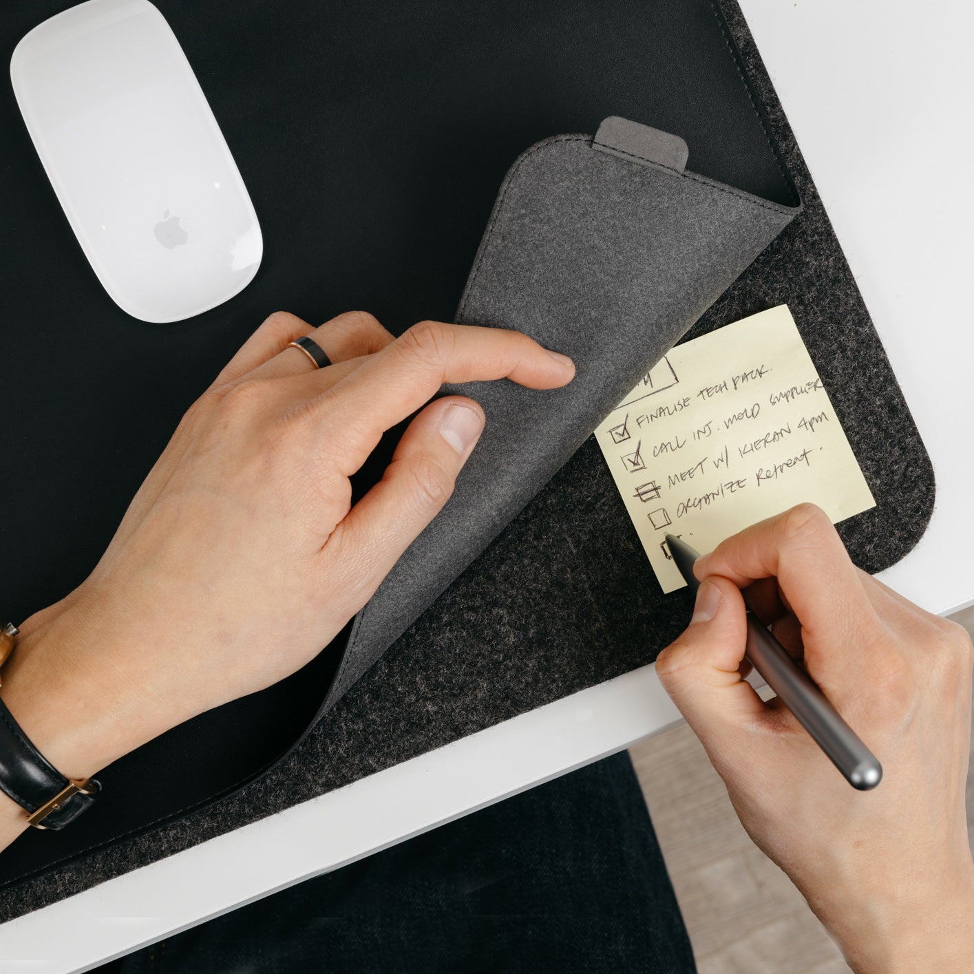 Orbitkey Desk Mat Slim Black│Bureau Organizer│art. WDS1-BLK-105│met Post-It tussen lagen