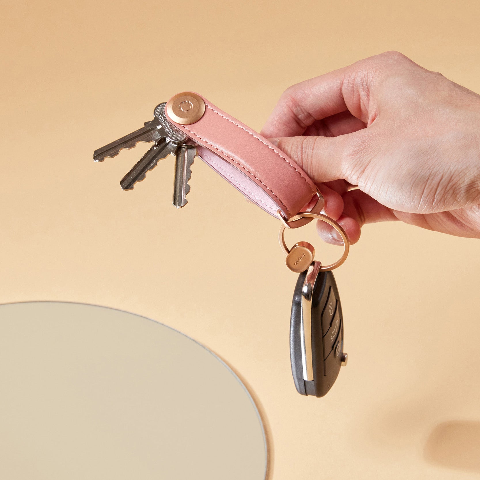 Orbitkey Gift Set Sleutelhouder Cotton Candy+ Ring V2│art. GLT2-CCT-201│in hand met autosleutel